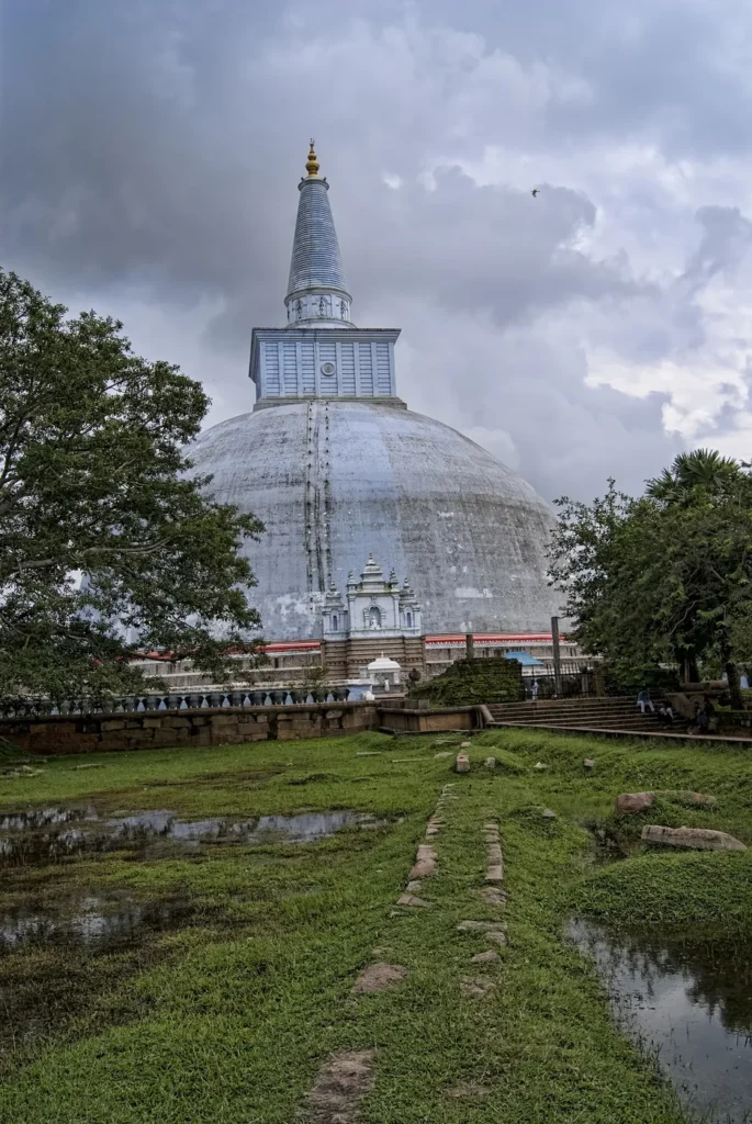 Ruwanwelisaya stupa, Anuradhapura, Sri Lanka – Island Walkers