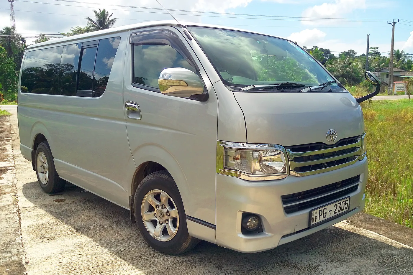 Island Walkers Toyota KDH high-roof van, front view – Island Walkers