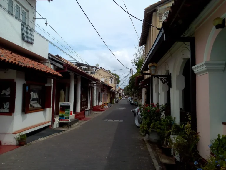Galle Fort street – Island Walkers